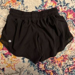 Lululemon black size 4 hotty hot shorts
